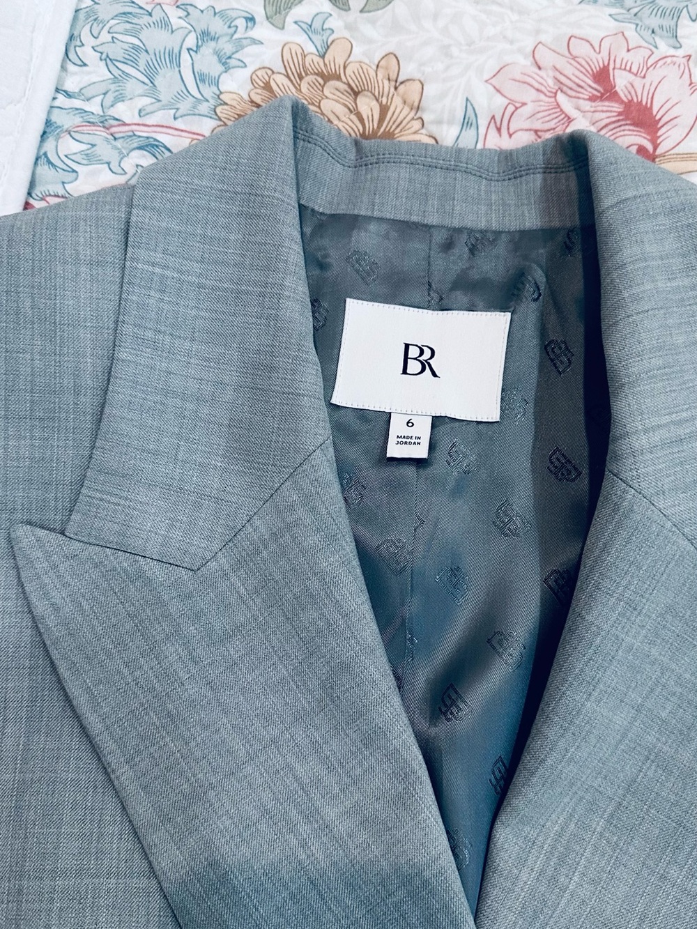 Banana Republic Light Gray Tailored Women's Blazer 98 % wool 2% elastane